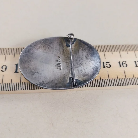 White and Sterling Silver Brooch - Picture 6 of 9